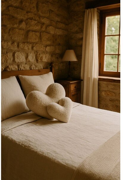 Декоративна възглавница 38x33 cm Teddy Kalp – Mioli Decor