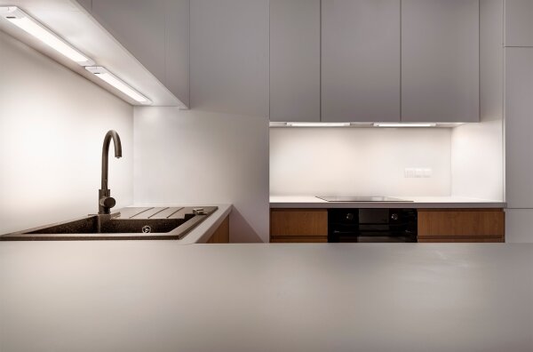 Osram - димируемо LED подшкафно осветително тяло със сензор LINEAR EDGE LED/8W/230V 50 cm бяло