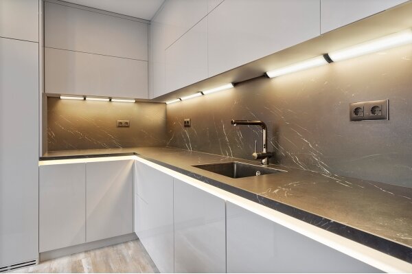 Osram - LED димируемо подшкафно осветително тяло със сензор LINEAR ANGLE LED/5W/230V 35 cm черно