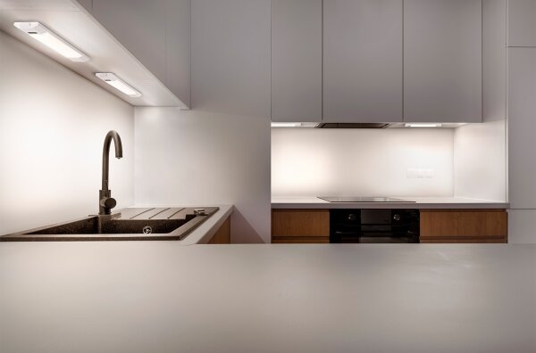 Osram - Димируемо LED осветително тяло за под шкаф със сензор LINEAR EDGE LED/4W/230V 30 cm бяло