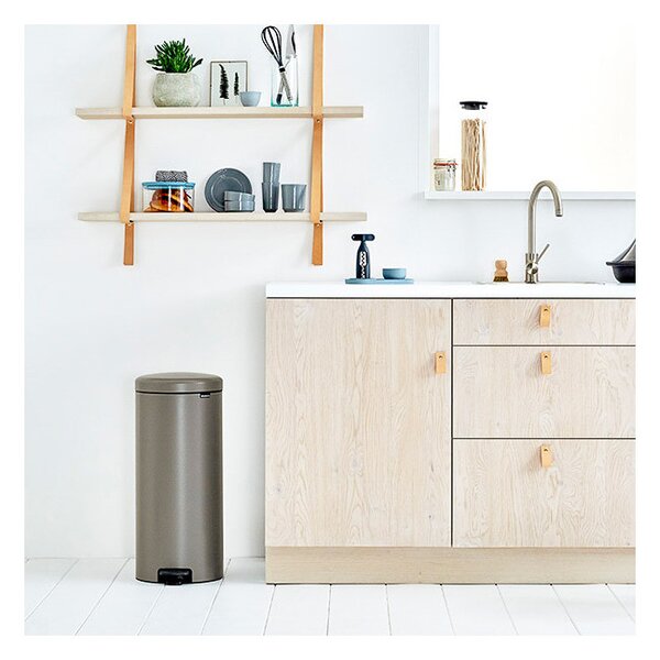 Кош за боклук с педал Brabantia NewIcon 649057, 30 л, Плавно затваряне, Противоплъзгаща основа, Сив