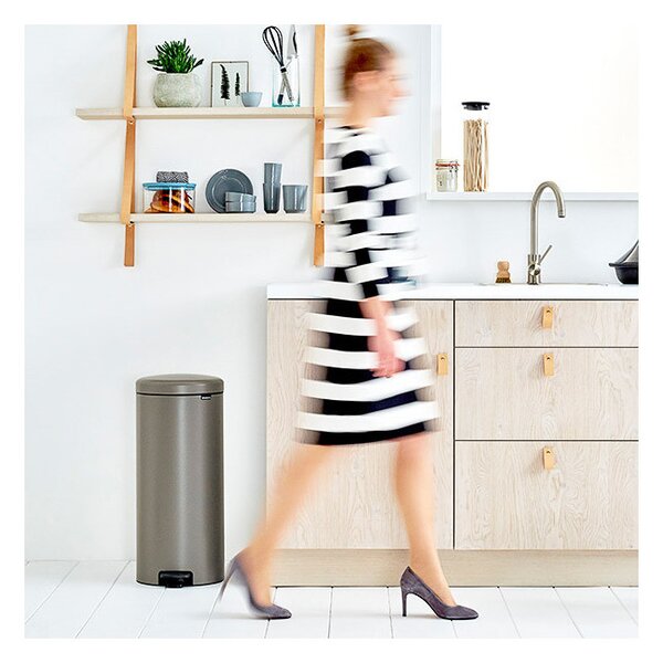 Кош за боклук с педал Brabantia NewIcon 649057, 30 л, Плавно затваряне, Противоплъзгаща основа, Сив