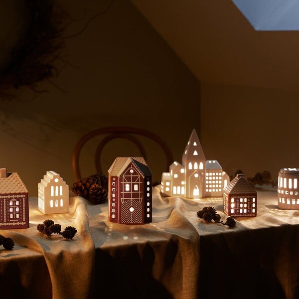 Керамичен свещник за чаена свещ Gingerbread Lighthouse – Kähler Design