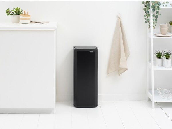 Матово черно стоманено кошче за боклук отваряне с докосване 30 l Bo Touch – Brabantia
