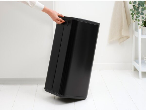 Матово черно стоманено кошче за боклук отваряне с докосване 30 l Bo Touch – Brabantia