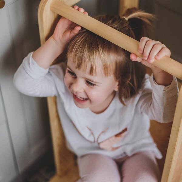 Черна/естествена учебна кула от масивен бор Montessori – Meowbaby