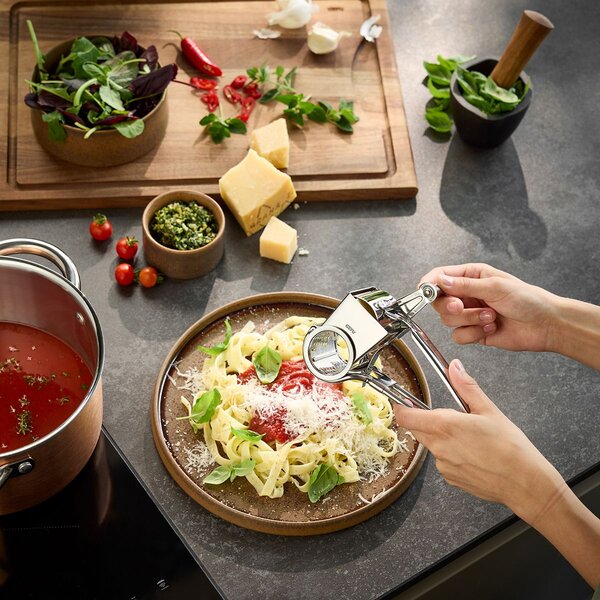 GEFU Ренде за пармезан, шоколад или ядки “QUESO“