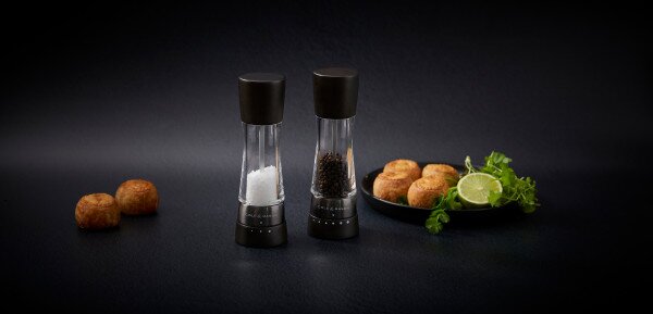 COLE & MASON Мелничка за пипер “DERWENT BLACK WOOD“ - 19 см. - с механизъм за прецизност - цвят черен