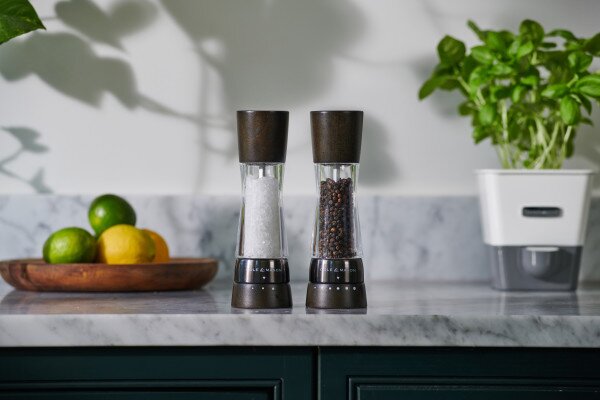 COLE & MASON Мелничка за сол “DERWENT BLACK WOOD“ - 19 см. - с механизъм за прецизност - цвят черен