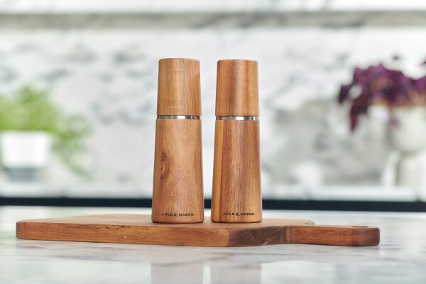 COLE&MASON Комплект мелнички за сол и пипер “MARLOW ACACIA“ - 18,5 см