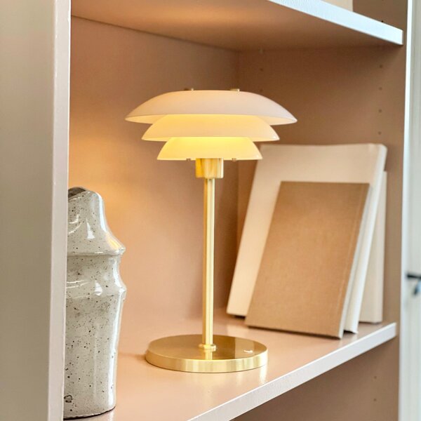 Dyberg Larsen LED акумулаторна настолна лампа DL20, височина 30 cm, стъкло, Затъмняване, Злато / месинг, Дневна/трапезария, Метал, Дизайн