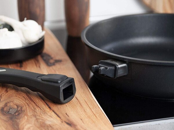 AMT Gastroguss Тиган дълбок Ø 20 см, височина 7 см, с мобилна дръжка