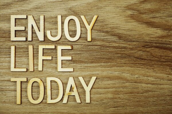 Тапет – С цитат - Enjoy life today