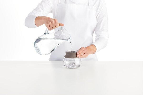 Светлокафяв стъклен чайник с цедка 500 ml – Lékué