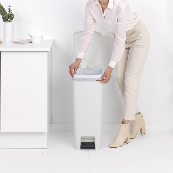 Кош за боклук с педал Brabantia StepUp 1005556, 40 л, Екологични материали, Голям отвор, Светлосив