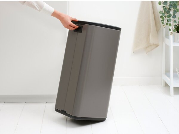 Сиво стоманено кошче за боклук отваряне с докосване 30 l Bo Touch – Brabantia