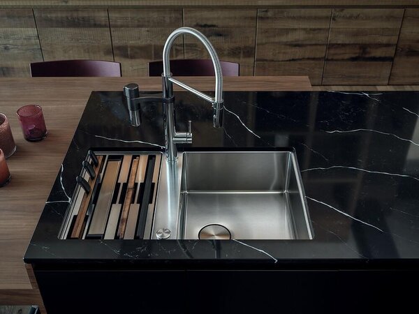 Иноксова двукоритна мивка Box Center, под плот, 820×520, реверсивна, с аксесоари