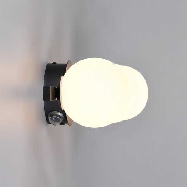 Trio Lighting Стенна лампа „Алфио“, 50 см, черна, метал/стъкло, IP44, 3 лампи, Черен, Баня, Метал, Модерен