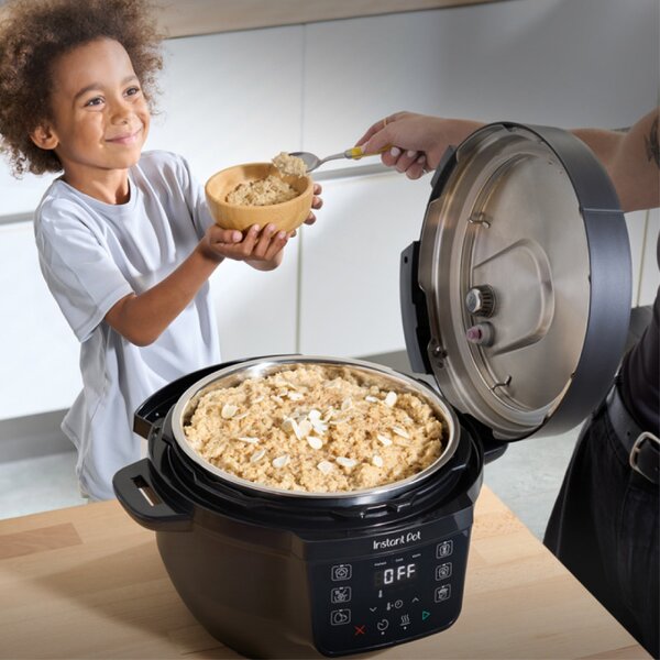 Мултикукър Instant Pot Classic Mini 140800001, 800W, 3.8 л, 7 програми, Favorite бутони, LCD дисплей, Неръждаема стомана, Черен