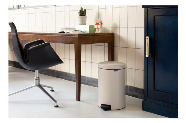 Бежово стоманено кошче за боклук с педал 20 l NewIcon – Brabantia