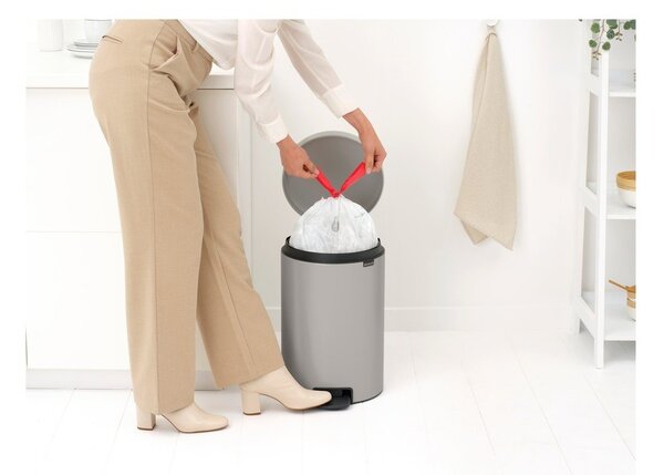 Светлосиво стоманено кошче за боклук с педал 20 l NewIcon – Brabantia
