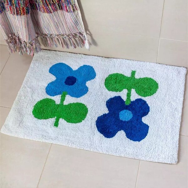 Бяло-син килим за баня 50x80 cm Blue Flowers – Rex London