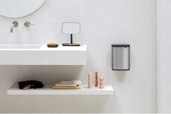 Кош за боклук Brabantia Bo Small 1006625, 4 л, Плавно и безшумно отваряне, Противоплъзгаща основа, Устойчив на пръстови отпечатъци, Инокс/Мат