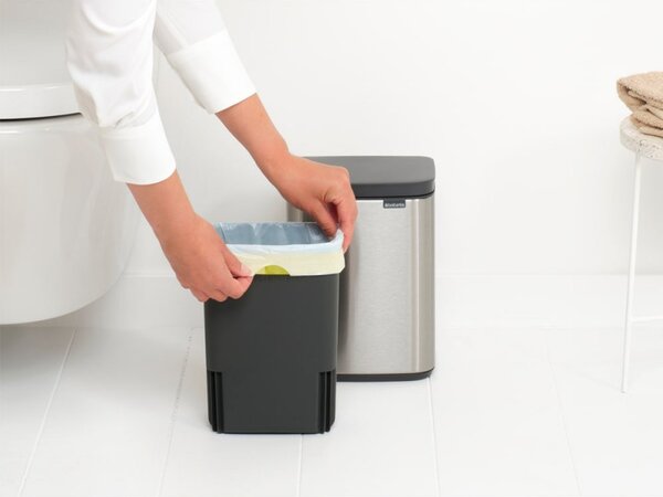 Кош за боклук Brabantia Bo Small 1006625, 4 л, Плавно и безшумно отваряне, Противоплъзгаща основа, Устойчив на пръстови отпечатъци, Инокс/Мат