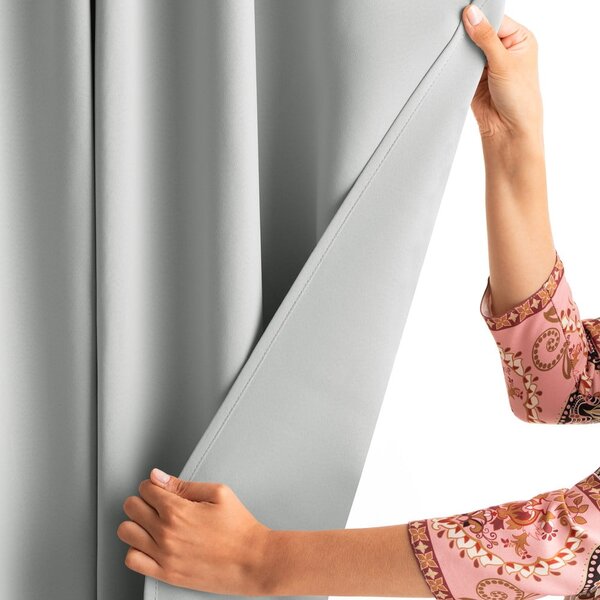 Светлосиво затъмняващо перде 140x245 cm Kierra – Restilo