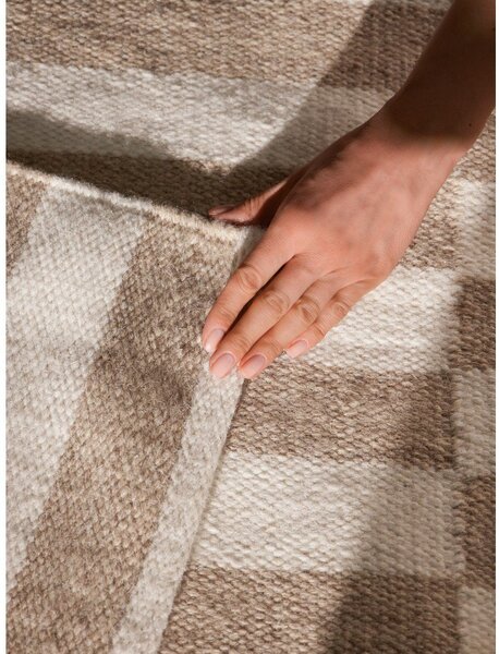 Бял/светлокафяв двустранен/ръчно изработен вълнен килим 200x300 cm Vika – Hanse Home