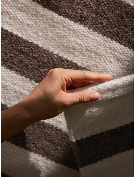 Бял/кафяв двустранен/ръчно изработен вълнен килим 120x180 cm Vika – Hanse Home