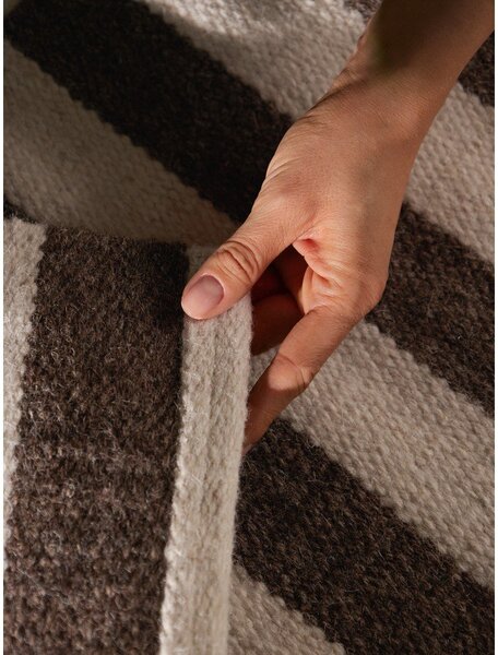 Бял/кафяв двустранен/ръчно изработен вълнен килим 80x150 cm Vika – Hanse Home