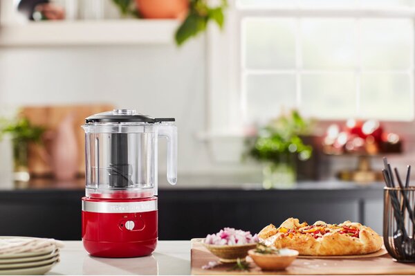 Акумулаторен чопър KitchenAid 5KFCB519EER, 12 V, 1.18 л, 3500 rpm/min, 2 скорости + Pulse, Без BPA, Empire Red