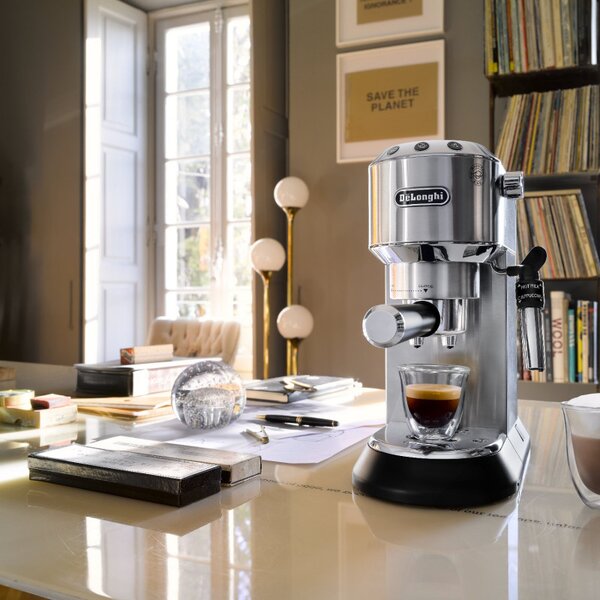 Еспресо машина DeLonghi EC685.M, 1300W, 15 bar, 1.1 л, 3 адаптера, Регулиране на температурата, Инокс