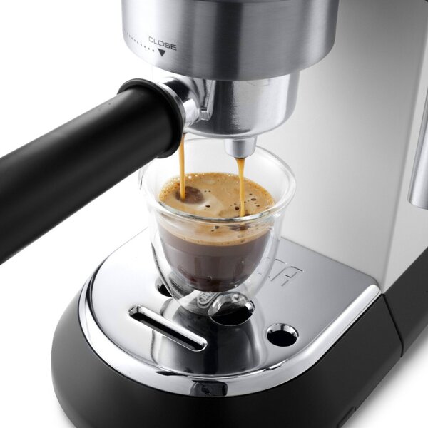 Еспресо машина DeLonghi EC685.W, 1300W, 15 bar, 1.1 л, 3 адаптера, Регулиране на температурата, Бял