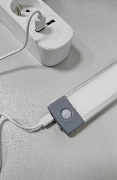 LED осветление за мебели с сензор, 2,5W, 5V USB, 800 mAh, 4200K, 32,5 см