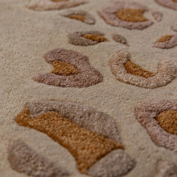 Ръчно изработен килим със смес от вълна в естествен цвят 140x200 cm Leopard Frame – Flair Rugs