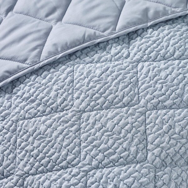 Синьо покривало за легло 220x220 cm Crinkle Seersucker – Catherine Lansfield