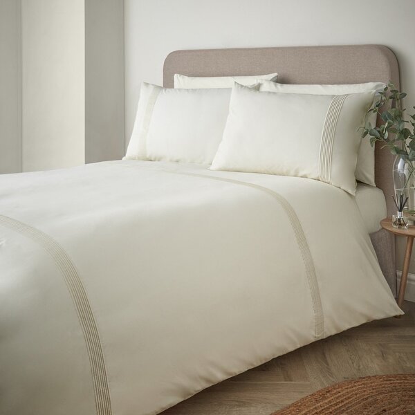 Кремаво двойно спално бельо 200x200 cm Pintuck Easy Iron Percale – Catherine Lansfield