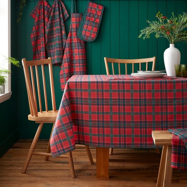 Памучна покривка за маса с коледен мотив 178x137 cm Christmas Tartan Check – Catherine Lansfield