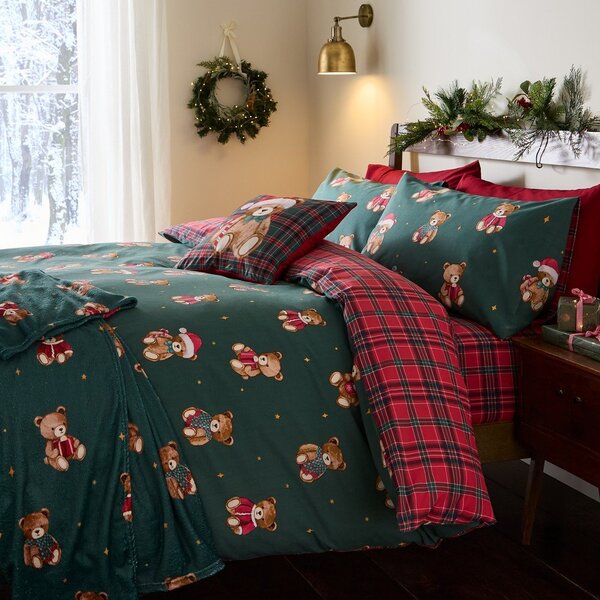 Червено/тъмнозелено единично спално бельо 150x120 cm Christmas Tartan Teddy Bear – Catherine Lansfield