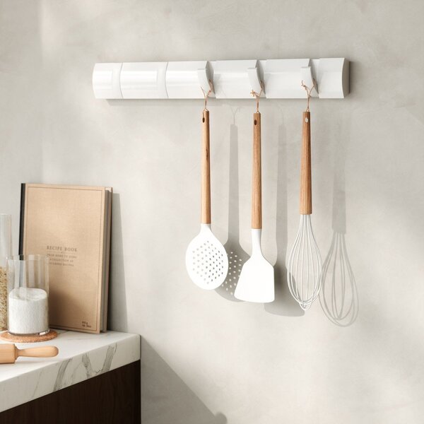 Стенна закачалка от масивен бор в матово бял цвят 51 cm Flip – Umbra