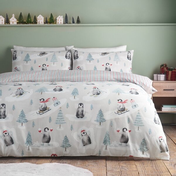 Единично фланелено спално бельо в естествен цвят 135x200 cm Brushed Christmas Penguins – Catherine Lansfield