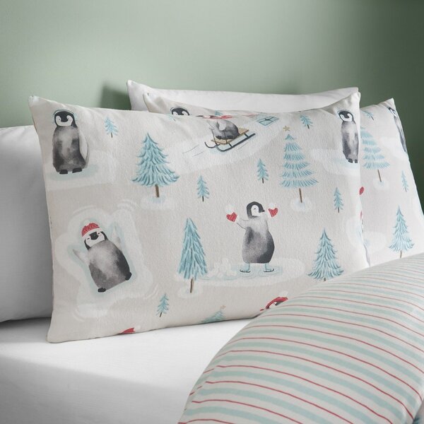 Единично фланелено спално бельо в естествен цвят 135x200 cm Brushed Christmas Penguins – Catherine Lansfield
