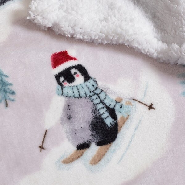 Бяло одеяло с коледен мотив 170x130 cm Christmas Sherpa Penguins – Catherine Lansfield