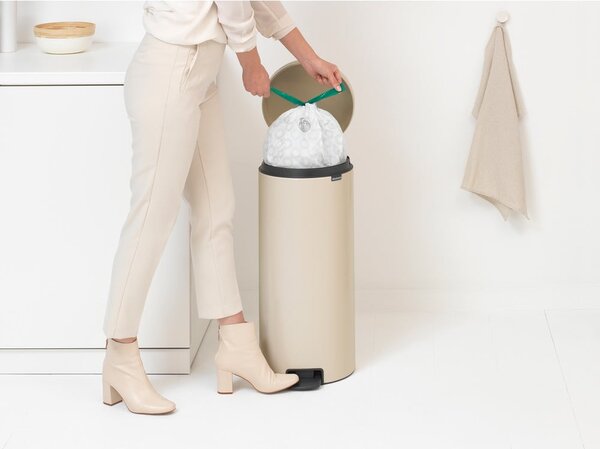 Бежово стоманено кошче за боклук с педал 30 l NewIcon – Brabantia