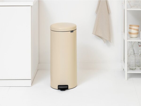 Бежово стоманено кошче за боклук с педал 30 l NewIcon – Brabantia