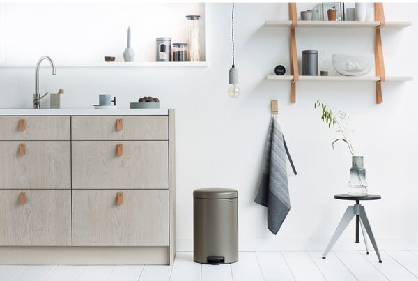 Сиво стоманено кошче за боклук с педал 30 l NewIcon – Brabantia