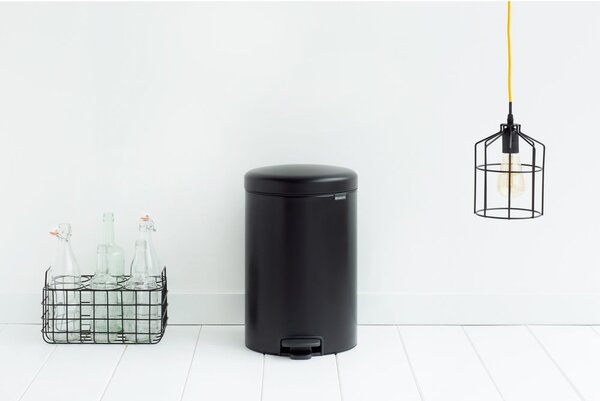 Матово черно стоманено кошче за боклук с педал 30 l NewIcon – Brabantia