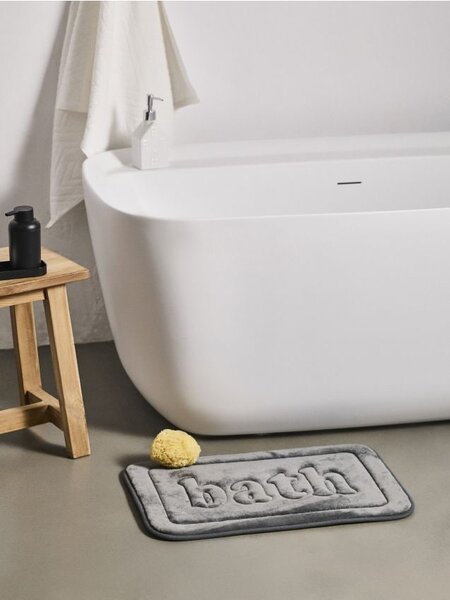Sinsay - Постелка за баня с надпис Bath - тъмносиво